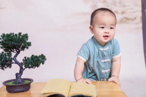 宁阳宝宝抓耳朵是什么原因